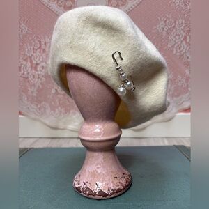 Cream Tam + Pearl Charm | Parisian Inspired
